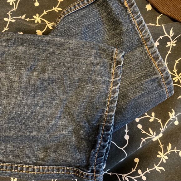 Levi’s Mid-Rise Straight Leg Jean - Picture 8 of 11